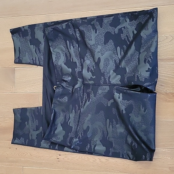 Ar-33 Mid Rise Legging in Black Camo Pattern XL - Picture 4 of 8